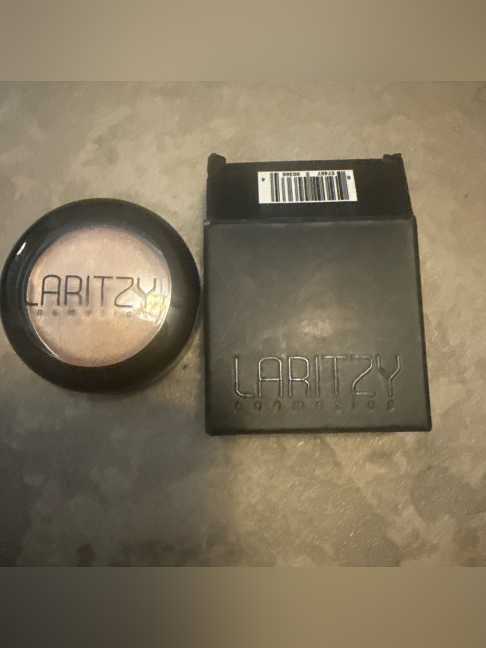 Laritzy Cosmetics Champagne Highlighter - Shimmering Light